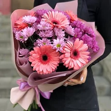 Букет герберы с хризантемами