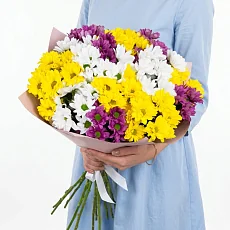 Красивый букет микс хризантем