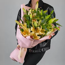 9 Кремовых Лилий в упаковке