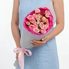 Букет нежных роз в упаковке