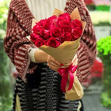 15 малиновых Кенийских роз (40 см)