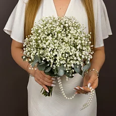 Композиция из гипсофилы и зелени