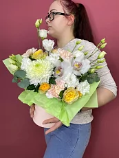 Коробка с орхидеей и эустомой 