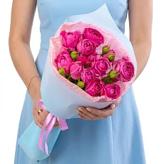 5 Малиновых кустовых роз в упаковке