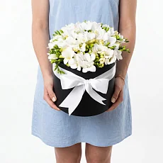 25 Фрезий в коробке