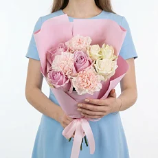 Композиция с Диантусами и нежными Розами