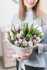 Букет 25 Сиреневых Тюльпанов