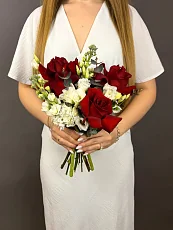 Букет невесты с красными  розами