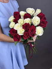 21 Красная и белая роза Эквадор