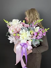 Авторская композиция с гортензией и розами