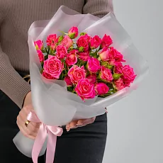 Букет из 7 Малиновых Роз в упаковке