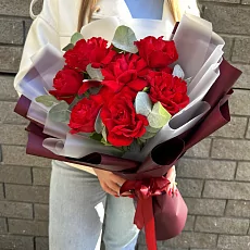 7 Красных роз с эвкалиптом