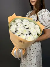 Букет с кружевными хризантемами 