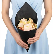 Лепестки роз нежно-розовые