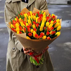 Букет 101 тюльпан огненный микс
