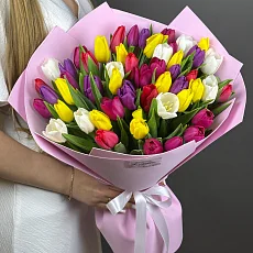 Букет из 51 разноцветного тюльпана 