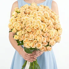 Букет 51 кремовая роза кустовая