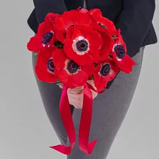 Букет невесты из 11 красных анемонов
