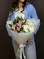 Букет Живых цветов с альстромерией