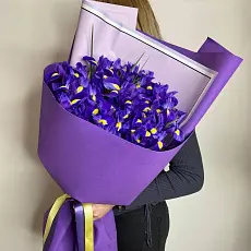 Букет живых цветов из ирисов