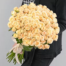 Букет 51 кремовая роза кустовая