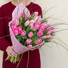 Букет из 35 розовых тюльпанов