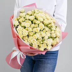 45 белых кустовых роз