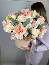 Нежная композиция с гортензией и розами 