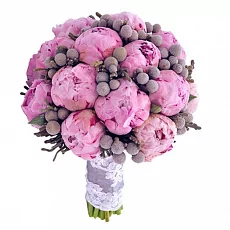 Букет невесты с розовыми пионами 