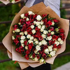 Букет "Красные Альстромерии и Розы"