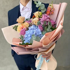 Букет с гортензией и герберой