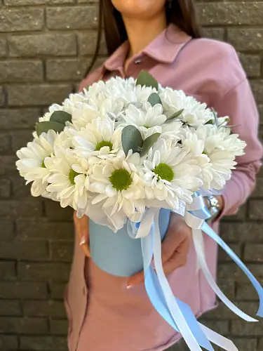 На фото №3 Коробка с кустовой хризантемой