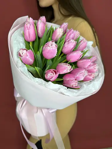 На фото №6 Букет живых цветов из 21 Розового тюльпана