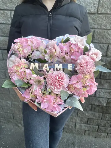 На фото №2 Коробка сердце "Маме"