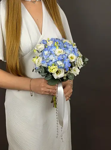 На фото №4 С эустомой и гортензией