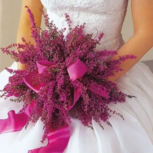 Букет невесты из яркой астильбы