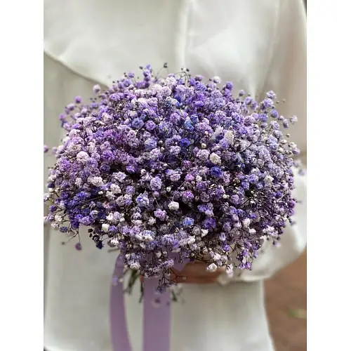 На фото №2 Сиреневая гипсофила для невесты