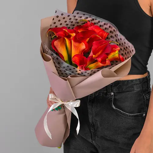 11 Оранжевых Калл в упаковке