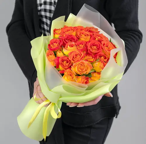 9 Кустовых Оранжевых Роз в упаковке 