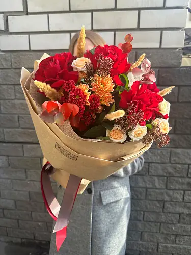 Букет кустовых хризантем с розами