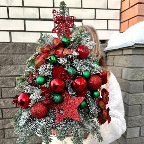 На фото №5 Декоративная елка