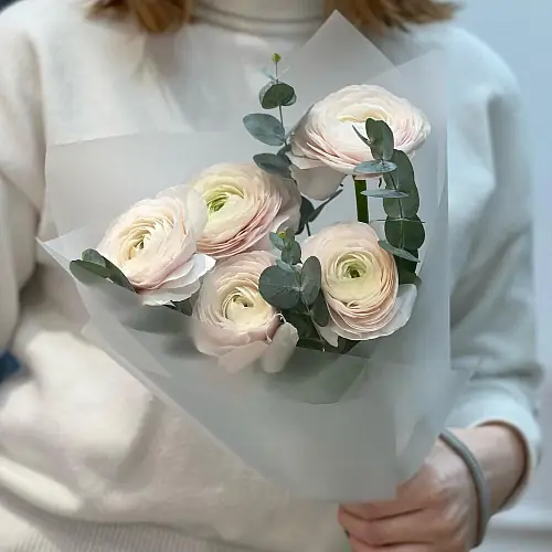 Ранункулюсы с Эвкалиптом