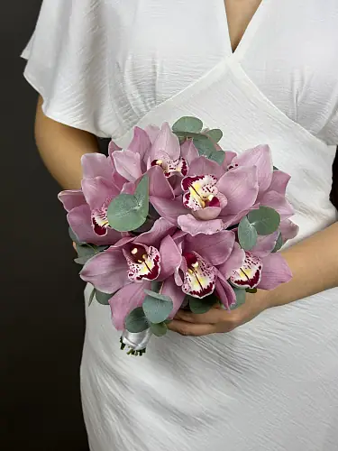На фото №3 Свадебная композиция из розовых орхидей