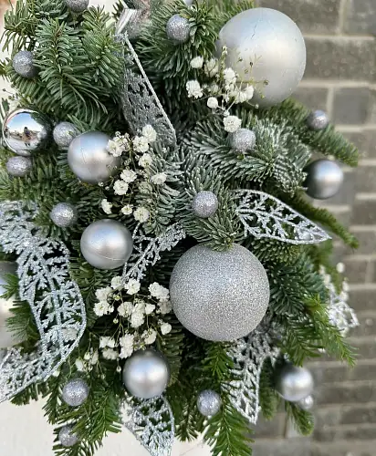 На фото №4 Новогодняя Елка с серебром