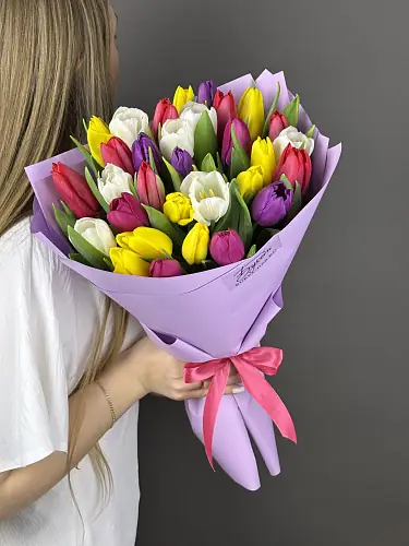 На фото №3 Букет 31 тюльпанов микс