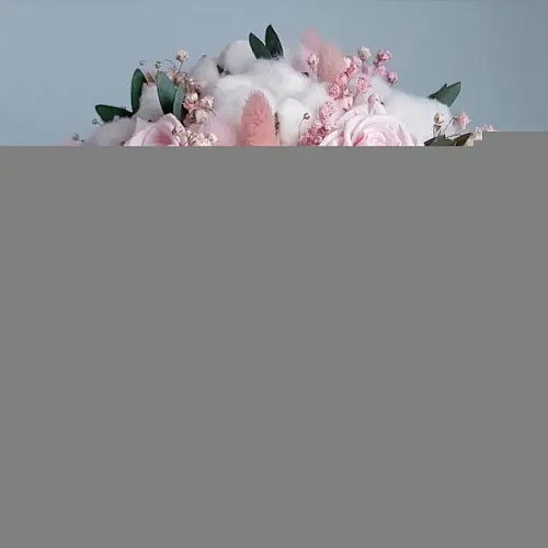 Композиция для невесты из хлопка и роз