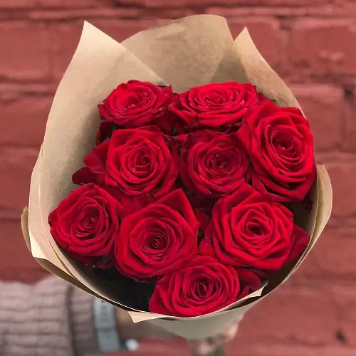 На фото №3 Красные розы премиум 9 штук