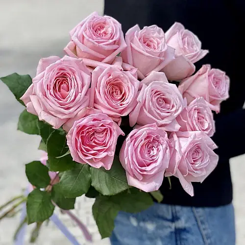 На фото №2 Букет из 11 пионовидных роз 