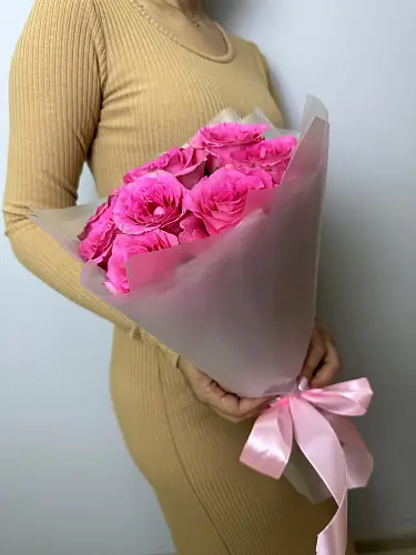 На фото №2 Букет живых цветов из 9 розовых роз