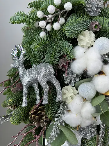 На фото №3 Новогодняя елочка с оленем